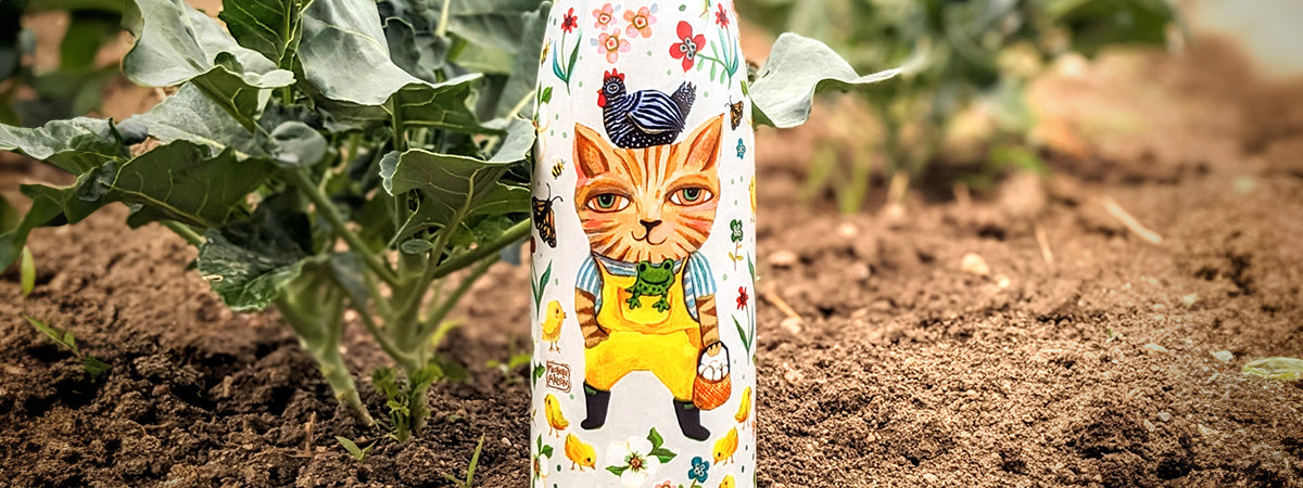 Allen Designs Water Bottle Kitty with Hen Design